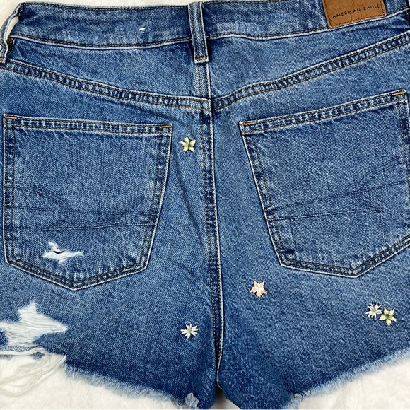American Eagle Embroidered Flowers Denim Mom Shorts 2 EUC - Picture 5 of 11